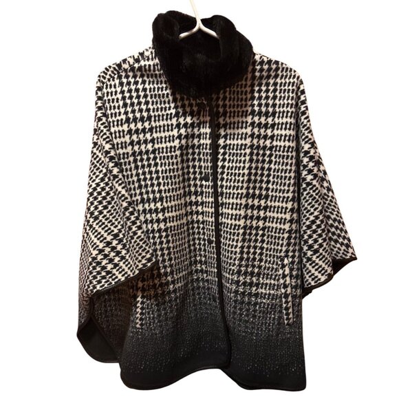 Marina Luna Jackets & Blazers - Marina Luna Cape Coat Size L/XL Houndstooth Black & White Faux Fur Collar Snaps